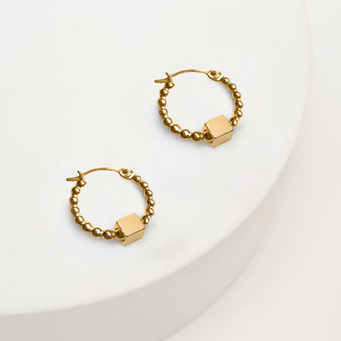 Solid as a Block oorbellen goud pareldraad