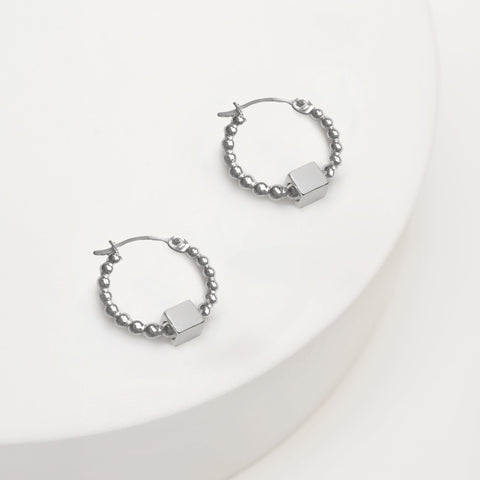 Solid as a Block oorbellen zilver pareldraad