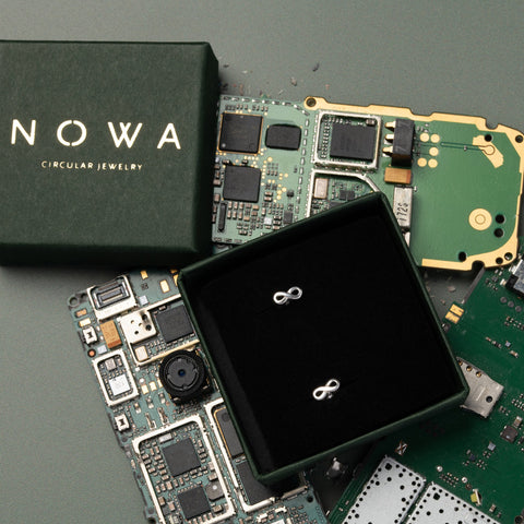 Infinity oorbellen zilver