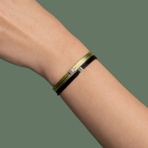 Solid as a Block armband zilver ~ zwart