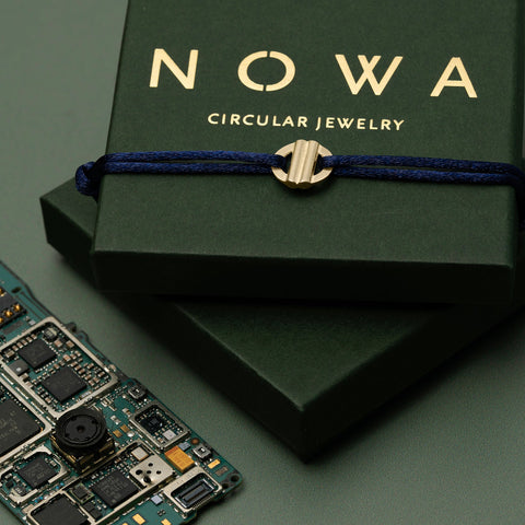 You are Loved armband goud ~ donkerblauw