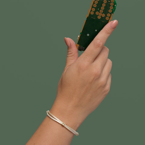 Recharge yourself armband goud