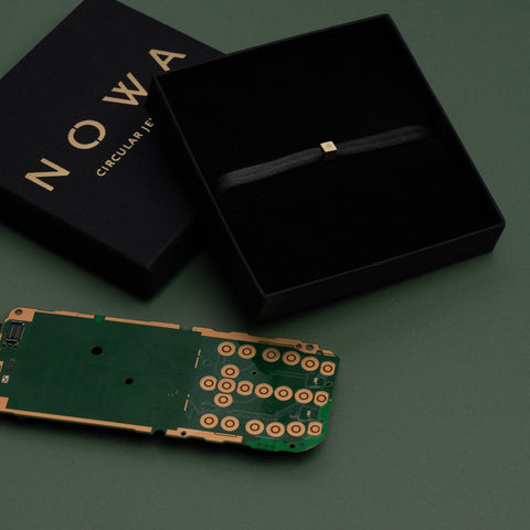 Recharge yourself armband goud