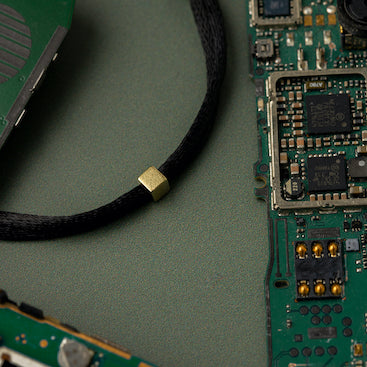 Solid as a Block armband goud  ~ zwart