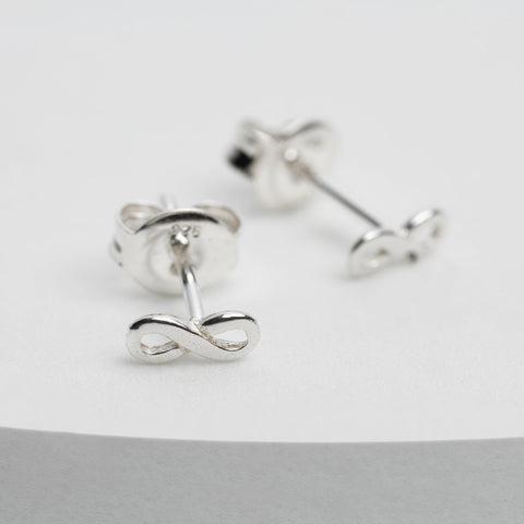 Infinity oorbellen zilver