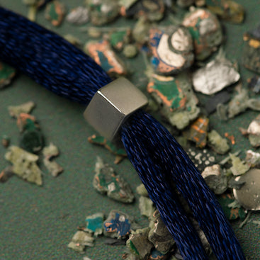 Solid as a Block armband zilver ~  donkerblauw