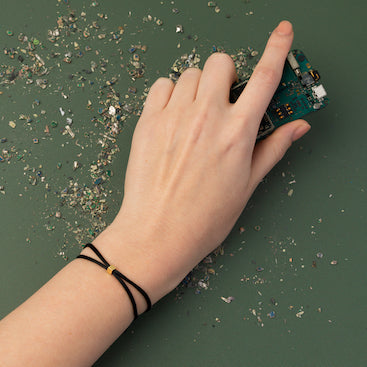 Solid as a Block armband goud  ~ zwart