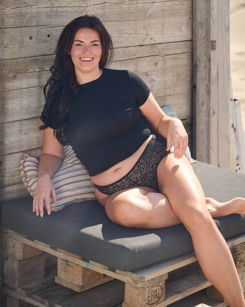 hipster lace | medium-heavy - 2 to 3 tampons