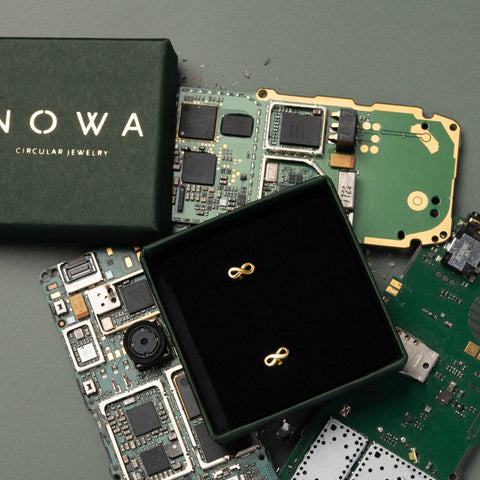 Infinity oorbellen goud