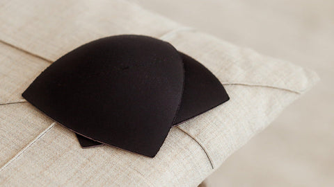 Pre-shaped cups strapless bra