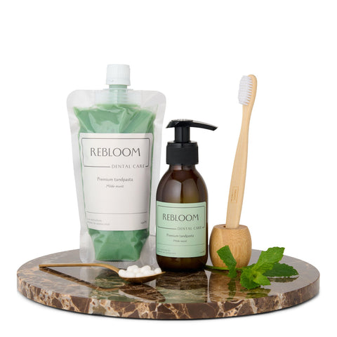 Self-care pakket - premium tandpasta milde munt + tandenborstel