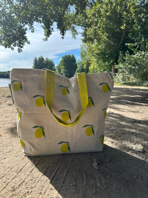 Duurzame tas met rits Lovely Lemons. Tas met print van citroenen