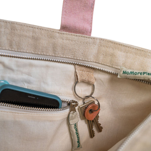 Duurzame tas met rits gerecycled katoen Pink Hearts detailfoto ritssluiting en keyring