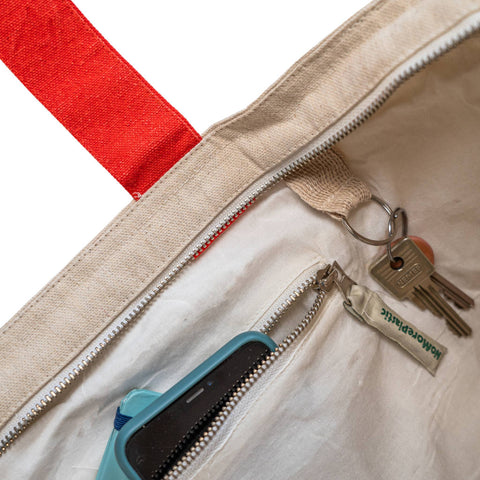 Duurzame tas met rtis gerecycled katoen Oh Crab detailfoto rits en keyring