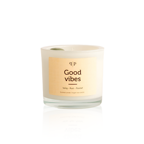 Handgemaakte geurkaars met edelstenen good vibes.