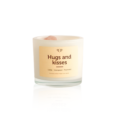 Handgemaakte geurkaars hugs and kissen in nederland.