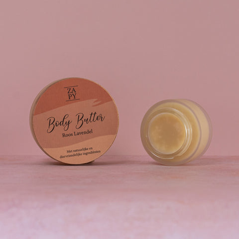 Voedende body butter met lanoline en vitamine E – herstelt en beschermt de huid.