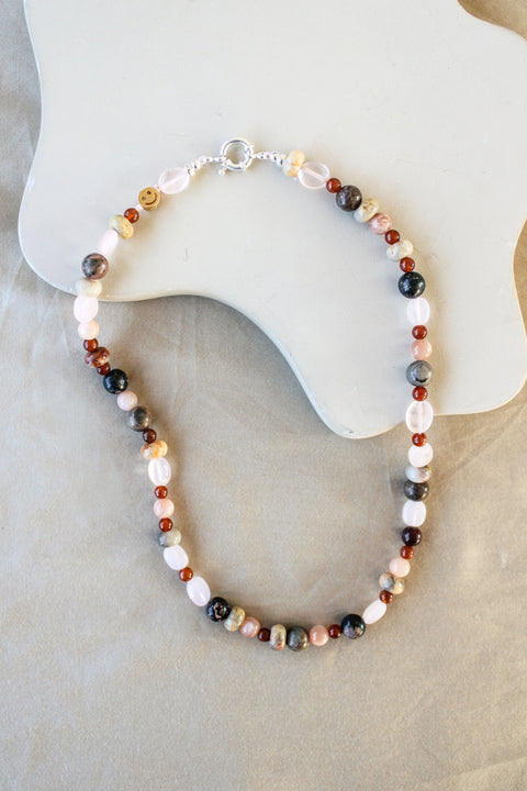 'Valerie' Edelsteen Ketting met Rozenkwarts en Hessoniet