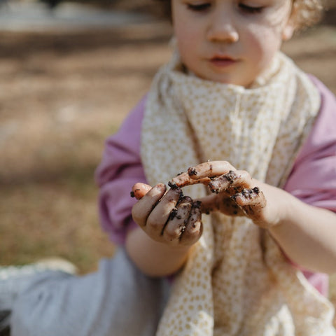 Lente zaadbommen kleien kind