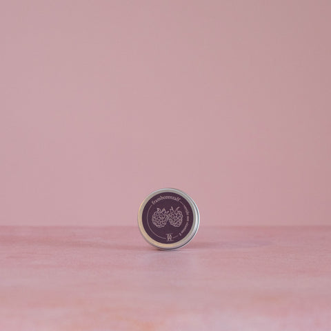 Ontdek de kalmerende, voedende en beschermende werking van deze handgemaakte huidverzorgingszalf.