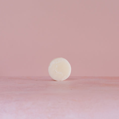 Plasticvrije conditioner bars met natuurlijke ingrediënten zoals cacaoboter, BTMS en vitamine E voor zacht, gehydrateerd haar en gezonde haargroei