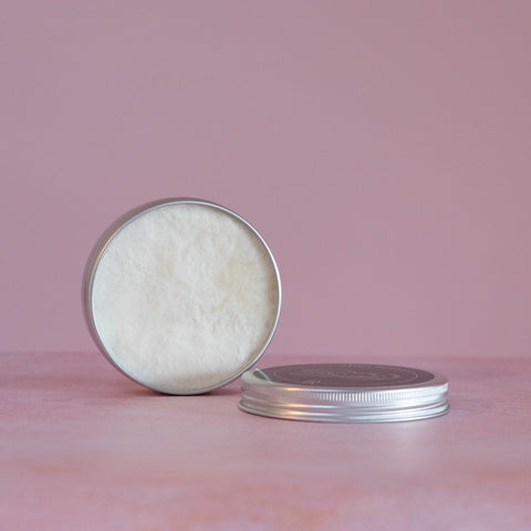 Onze biologische Shea Boter voedt je huid op een natuurlijke manier en maakt deze heerlijk zacht en soepel.