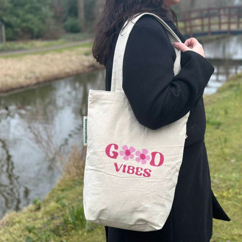 Tote_bag_good_vibes_actiefoto