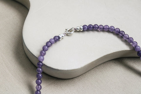 Anhydriet ketting 'Flore'