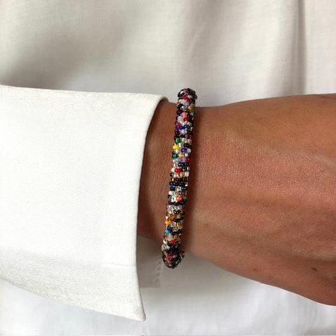 Luna-Leena armband rol multi - 14+ glaskralen - hand gehaakt in Nepal