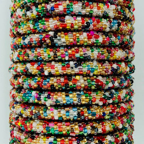 Luna-Leena armband rol multi - 14+ glaskralen - hand gehaakt in Nepal