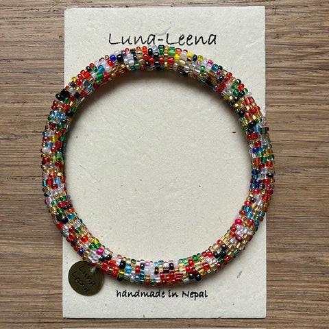 Luna-Leena armband rol multi - 14+ glaskralen - hand gehaakt in Nepal