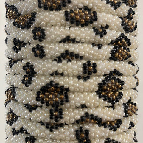 Luna-Leena armband rol leopard  gebroken wit, zwart, goud - 14+ - glaskralen - hand gehaakt in Nepal