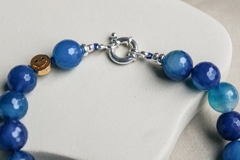 Blauwe agaat edelsteen ketting met zilveren sluiting
