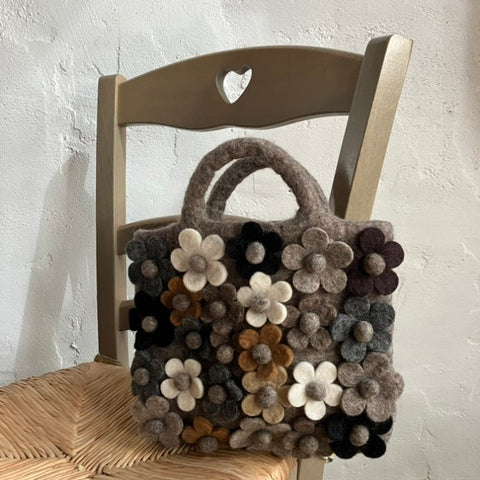Luna-Leena kinder bloemen tas - grijs, zwart, bruin - vilt wol - handgemaakt in Nepal