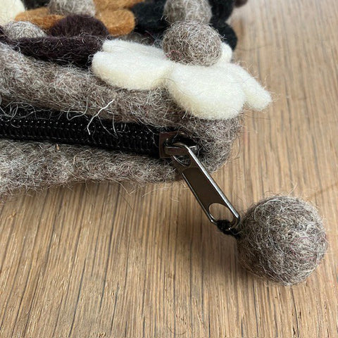 Luna-Leena kinder bloemen tas - grijs, zwart, bruin - vilt wol - handgemaakt in Nepal