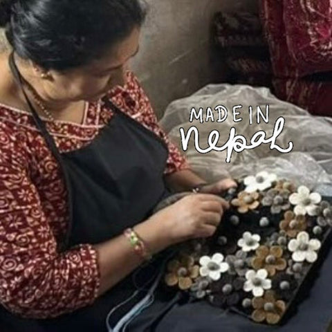 Luna-Leena kinder bloemen tas - grijs, zwart, bruin - vilt wol - handgemaakt in Nepal