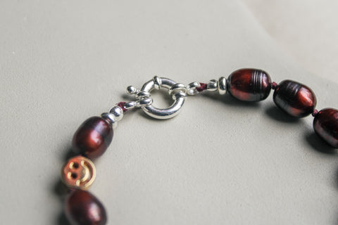 Burgundy parel armband met zilveren sluiting