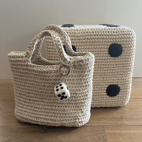 Luna-Leena pouffe dobbelsteen - gebroken wit en zwart - katoen - foam - hand gehaakt in Nepal