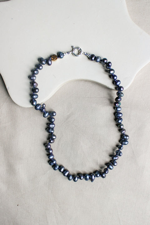 'Tess' Navy Parel Ketting