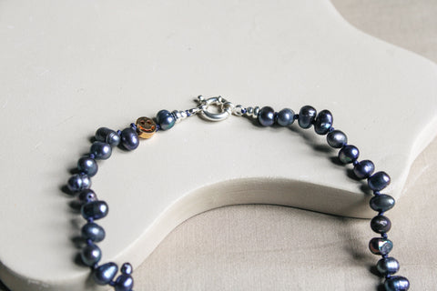 'Tess' Navy Parel Ketting