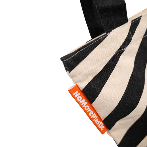 duurzame tote bag met rits baby zebra detailfoto