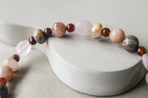 'Valerie' Edelsteen Armband met Rozenkwarts en Hessoniet