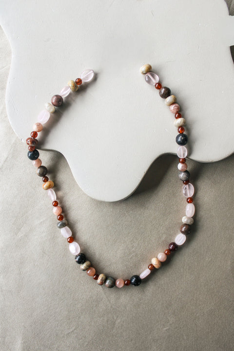 'Valerie' Edelsteen Ketting met Rozenkwarts en Hessoniet