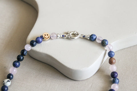 'Mabel' Edelsteen Ketting met Sodaliet en Rozenkwarts