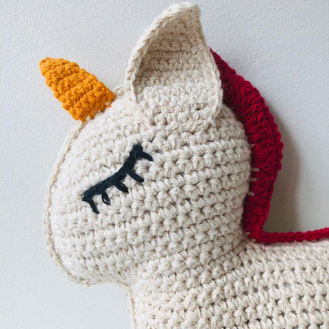 Luna-Leena eenhoorn - gebroken wit met kleur - biologisch katoen - hand gehaakt in Nepal