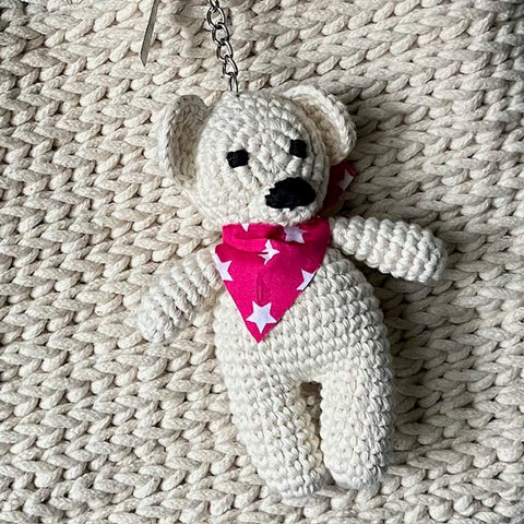 Luna-Leena beer sleutelhanger, tas hanger - gebroken wit - bio katoen - hand gehaakt in Nepal