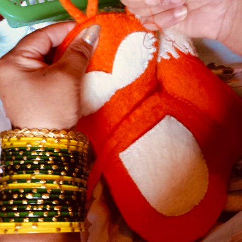 Luna-Leena Fox kinder opberger - oranje - vilt wol - handgemaakt in Nepal