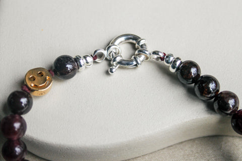 Granaat edelsteen armband met zilveren sluiting