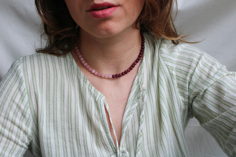 'Mabel' Rozenkwarts en Granaat Ketting