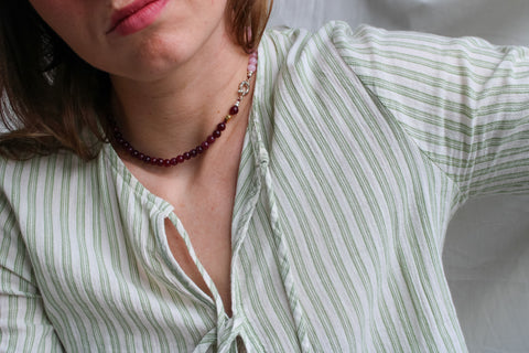 'Mabel' Rozenkwarts en Granaat Ketting